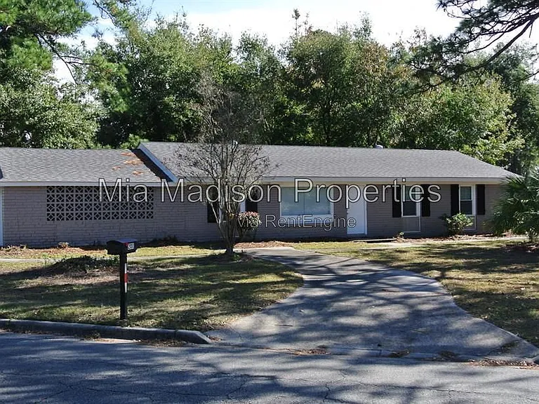 201 Sea Island Dr — Photo 2