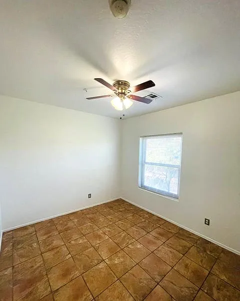 3 bed, 2.5 bath, 1275 sqft, $1,900 — Photo 3