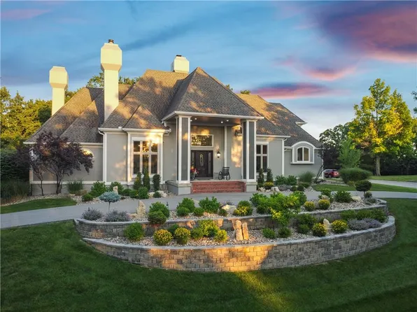 1025 NE Moss Point Rd, Lees Summit, MO 64064