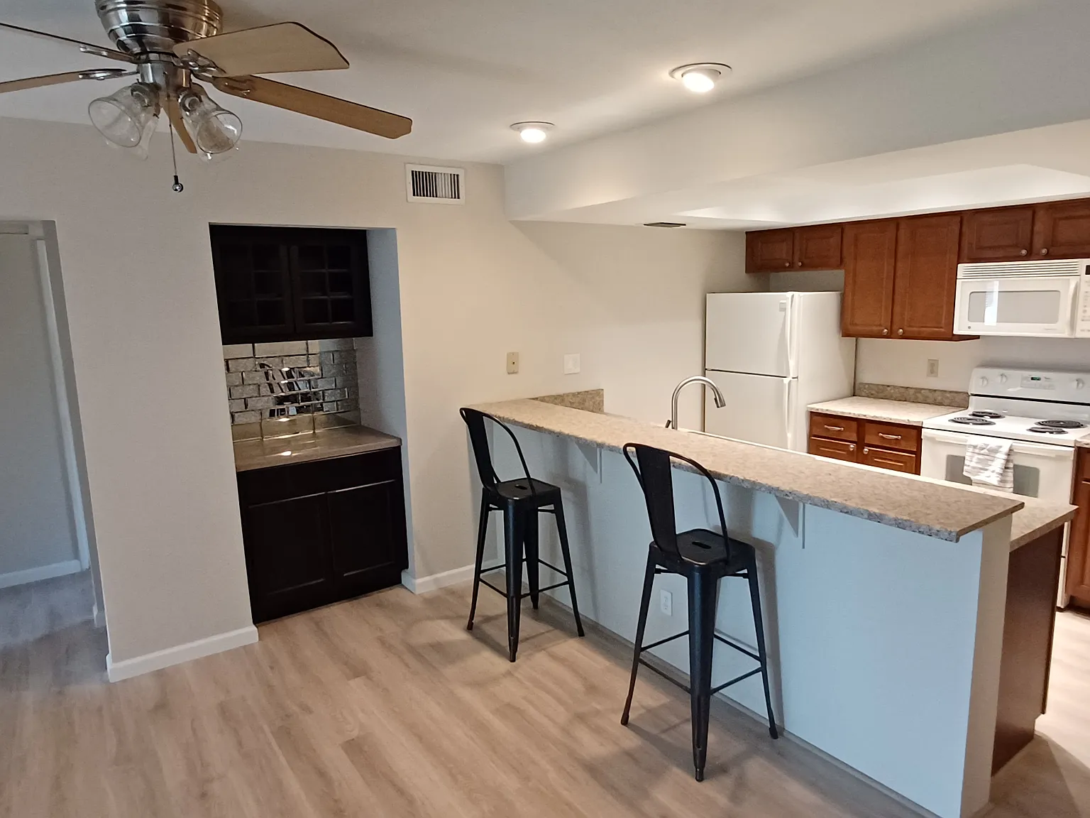 2 bed, 1018 sqft, $1,600 — Photo 3