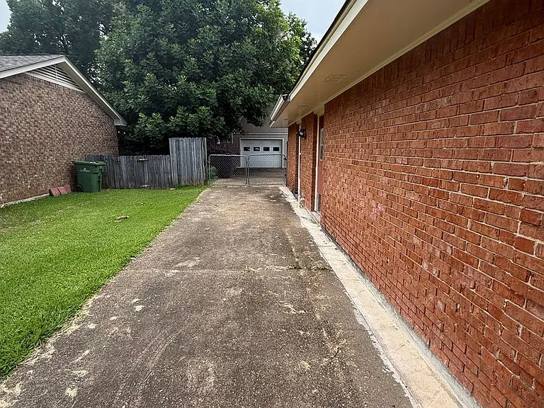 349 Harvard Rd — Photo 8
