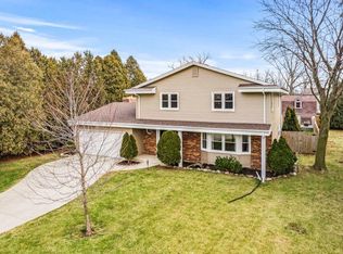 4252 S 96th St, Greenfield, WI 53228