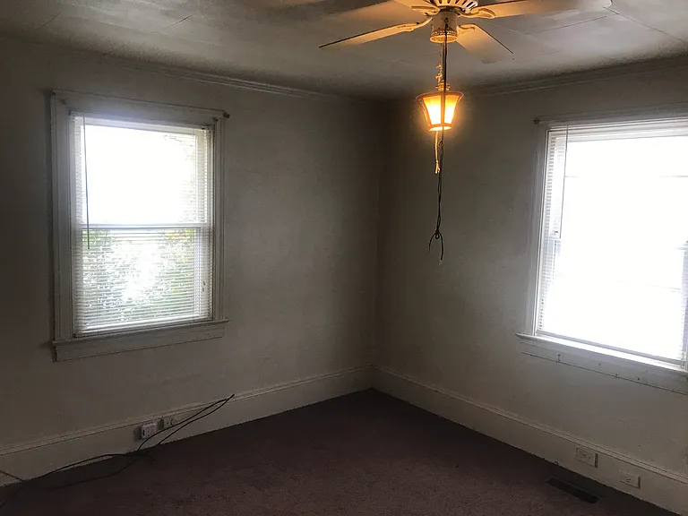 1106 N George St — Photo 13
