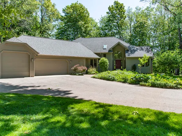2940 Redbud Trl, Kalamazoo, MI 49009