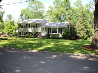 11 Briarcliff Rd, Morris Plains, NJ 07950