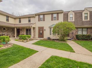 362 Willow Grove Dr, Pewaukee, WI 53072