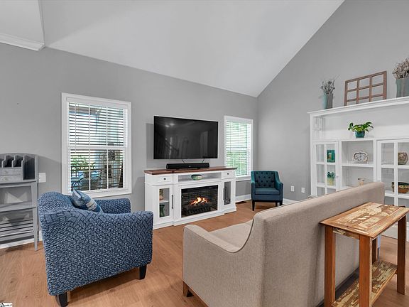4th image of 305 Glencrest Ct