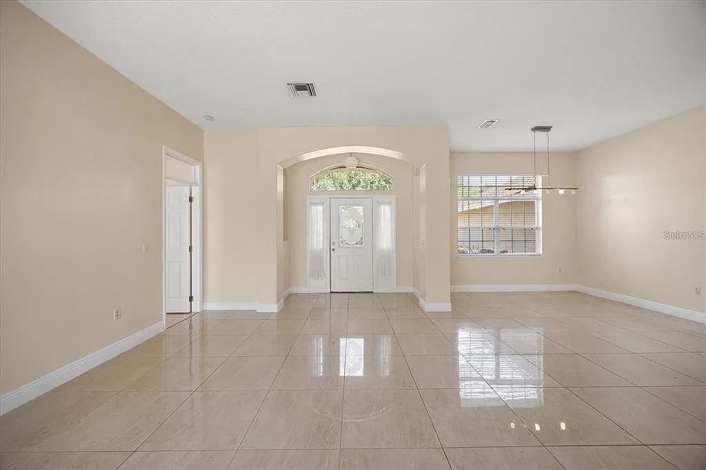 4 bed, 3.0 bath, 2408 sqft, $3,500 — Photo 3