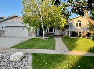 1106 16th St NE, Watertown, SD 57201