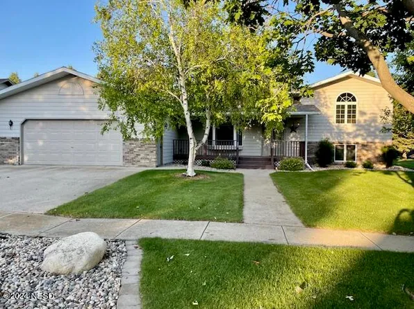 1106 16th St NE, Watertown, SD 57201