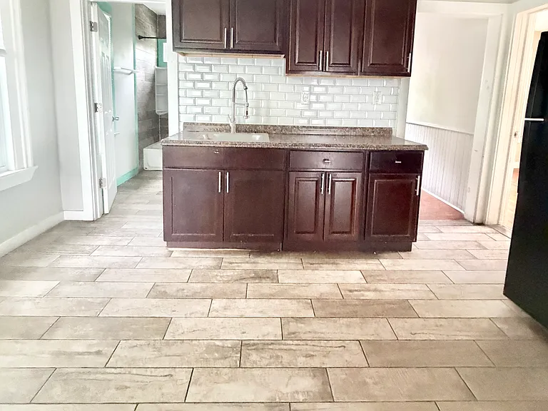 198 Wolcott St #1A — Photo 2