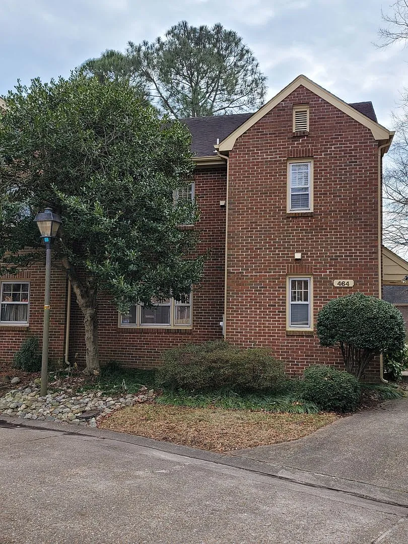 Building Photo - 464 Westover Mews
