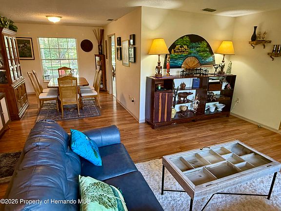 5th image of 8056 Chaucer Dr