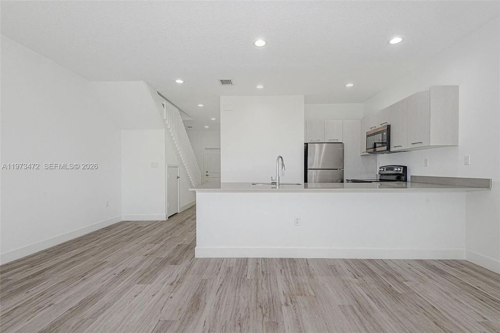 355 NW 30th Ave #601, photo 6