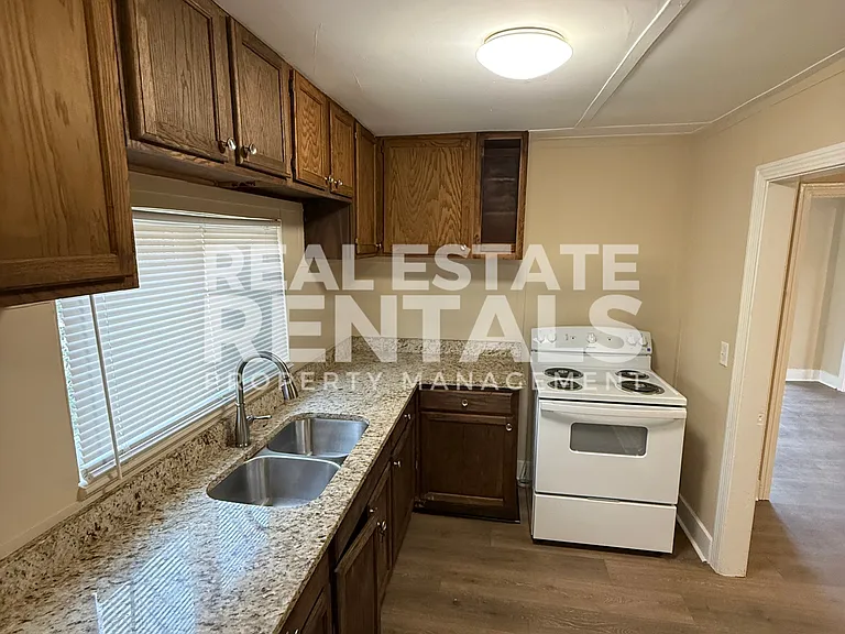 504 Pearl St — Photo 4