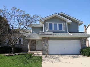 6 Mayfair Ln, Aurora, IL