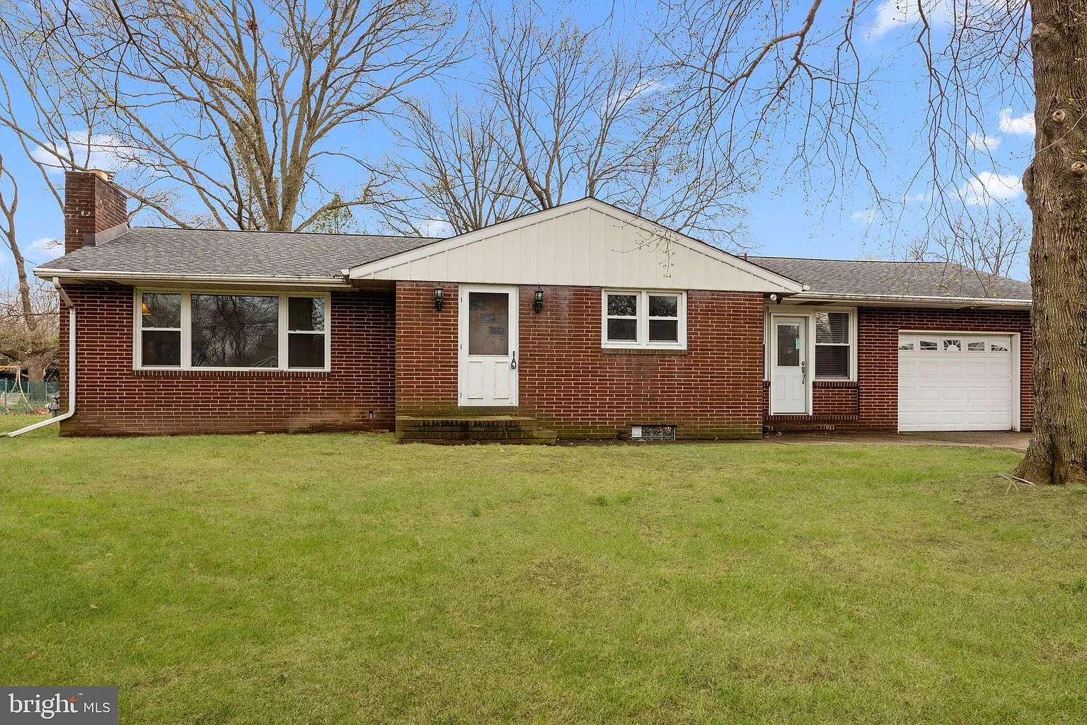 231 Woolston Dr photo 1