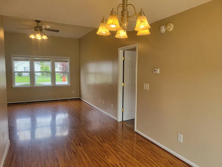 209 Meadowlark Ln — Photo 9