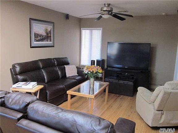 3rd image of 40 Strathmore Village Dr