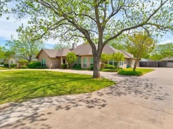 6117 Westover Dr, Granbury, TX 76049