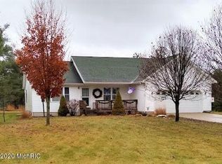 1030 N Cherry St, Evart, MI 49631