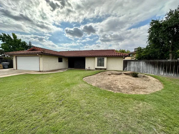 295 W Tenaya Ave, Clovis, CA 93612