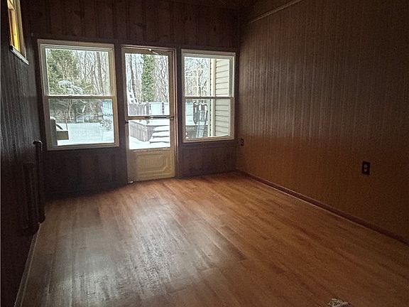 3rd image of 110 Edgewood Dr