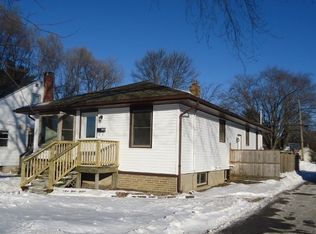 410 N Oakhill Ave, Janesville, WI 53548