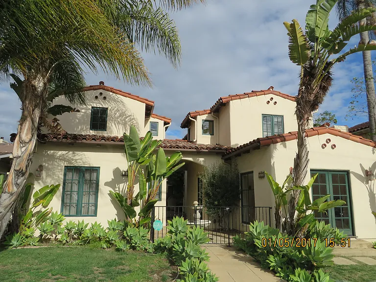 2420 De La Vina St #B — Photo 2