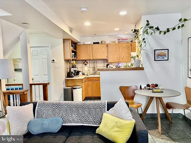 2620 Poplar St #2 — Photo 4