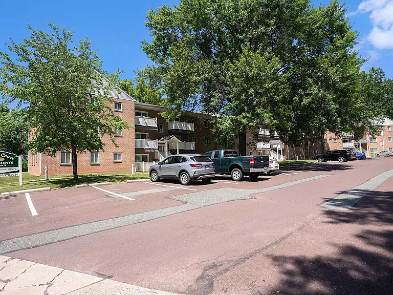 Maple Court Apartments — Photo 34