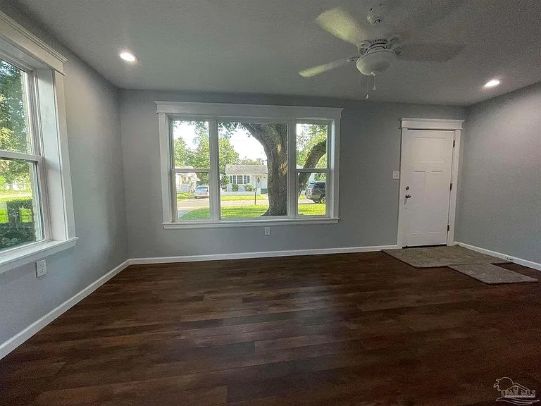 810 W Lakeview Ave — Photo 3