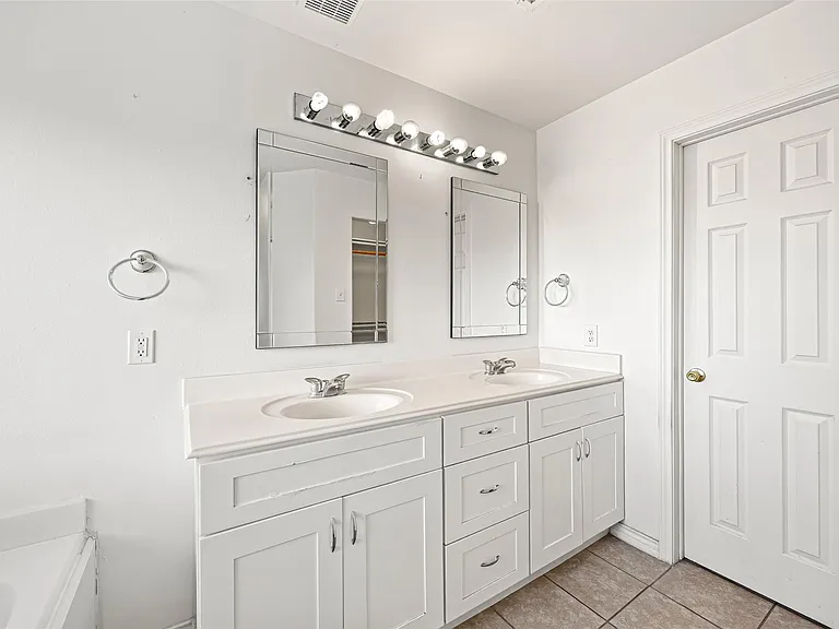 7331 Wimberly Oaks Ln — Photo 12