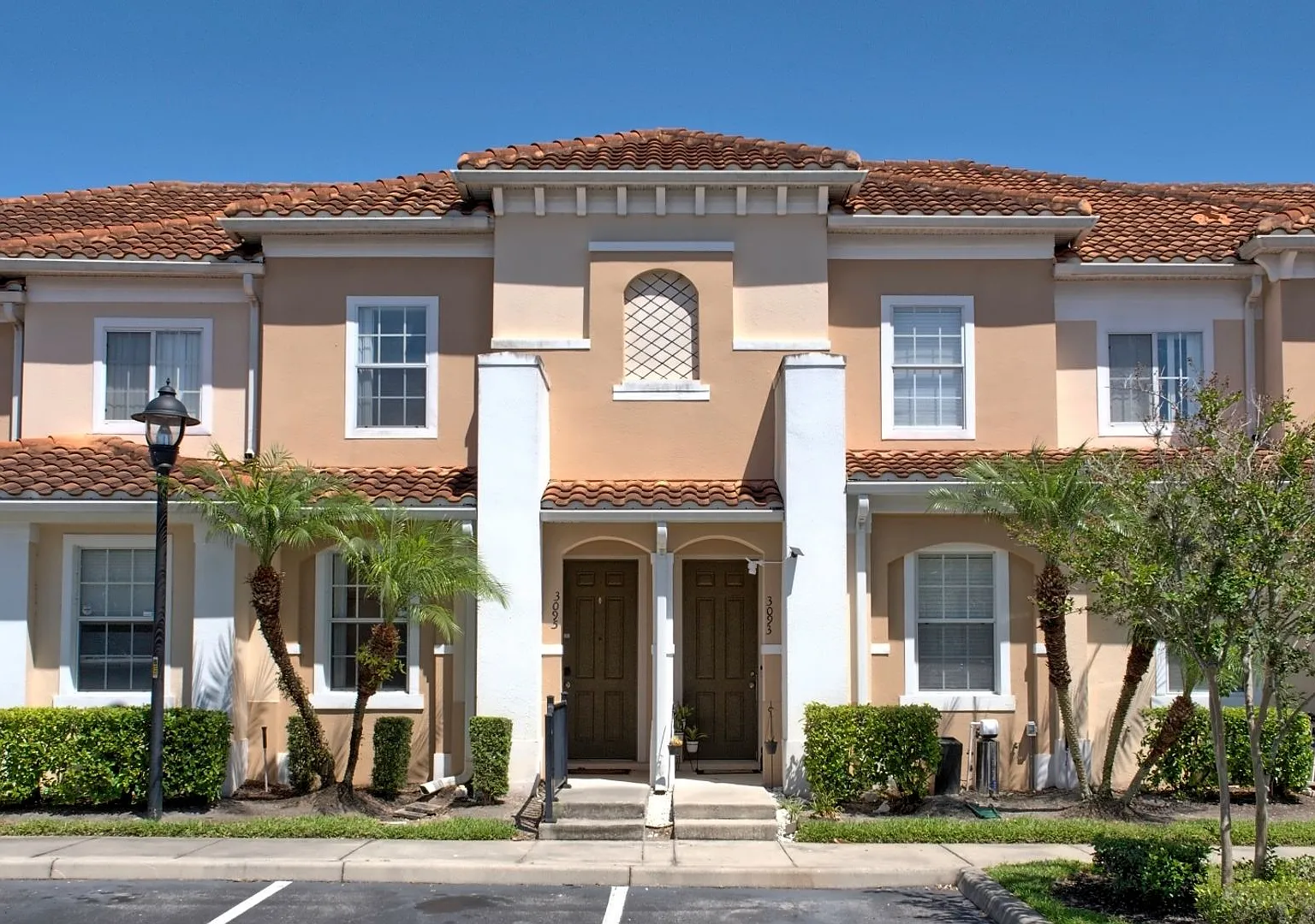 Gorgeous Furnished Townhome Close to Disney Available Now!! — Photo 1
