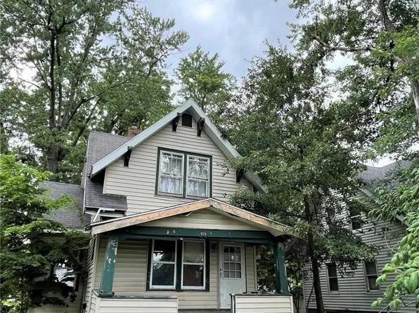 928 University St, Carlinville, IL 62626
