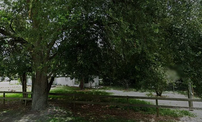 1001 Santa Barbara Dr — Photo 4