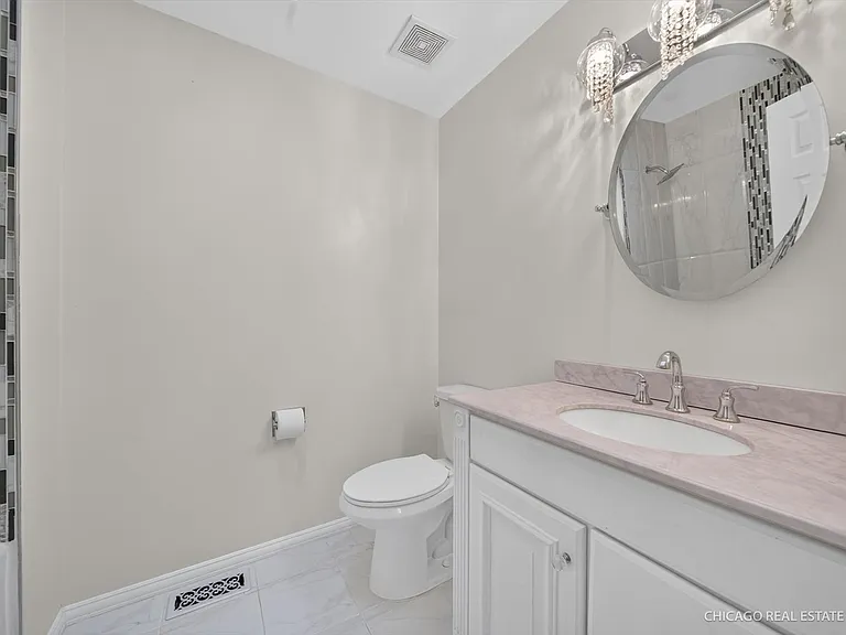 152 Brittany Dr — Photo 10