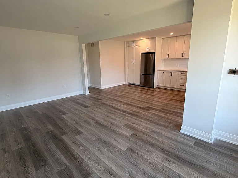 653 Athol St E #MAIN — Photo 8