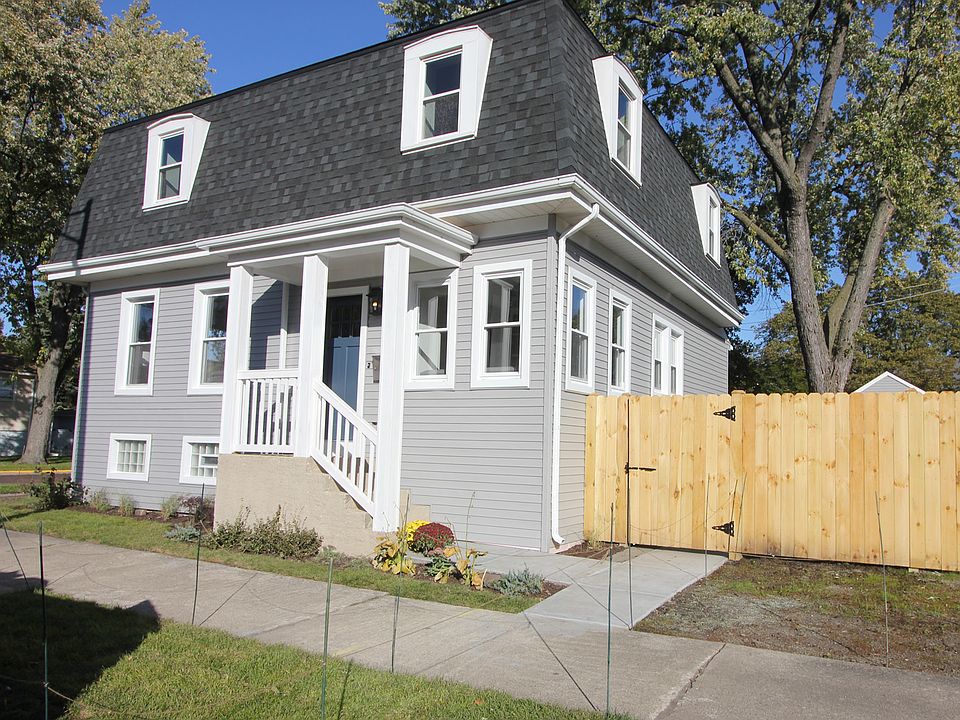 1st image of 132 Des Plaines Ave