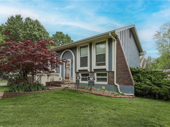 211 SE Brentwood Dr, Lees Summit, MO 64063