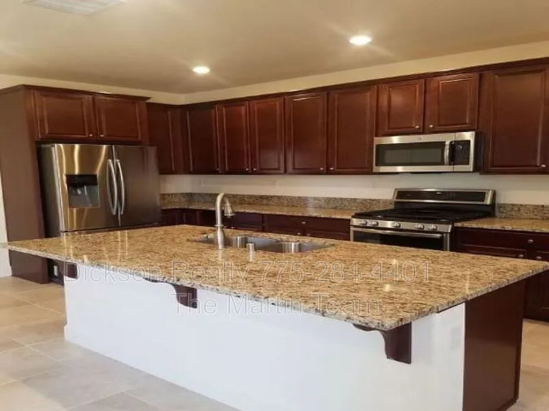 4 bed, 3.5 bath, 2000 sqft, $3,150 — Photo 4