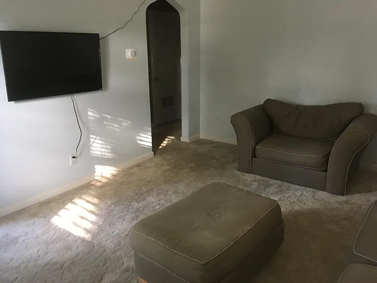 2104 S Norton Ave — Photo 9