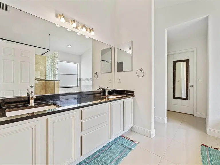 7827 Myrtle Oak Ln — Photo 15
