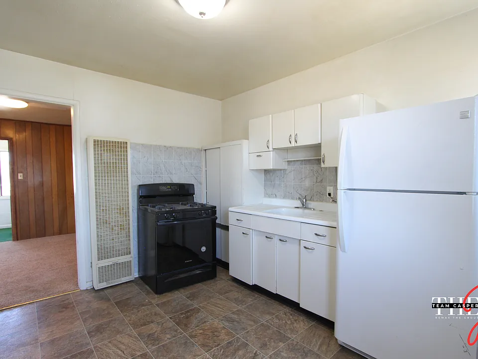 1011 E B St #3