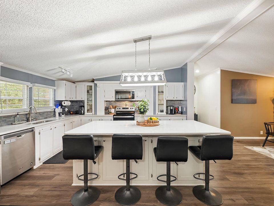 1st image of 2422 Crescent Wood Rd