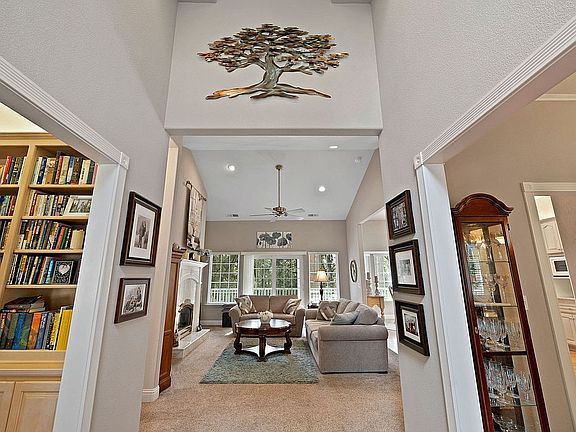 3rd image of 25420 Wildflower Dr