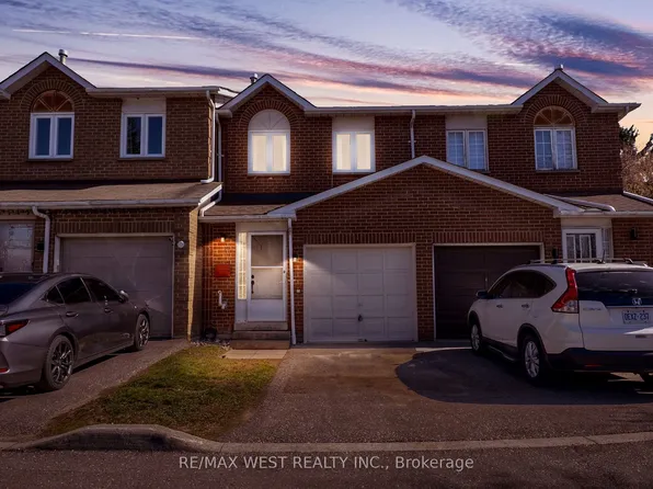 905 Bayly St #27, Pickering, ON L1W 3Y9