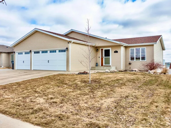 3301 Roosevelt Dr, Bismarck, ND 58503