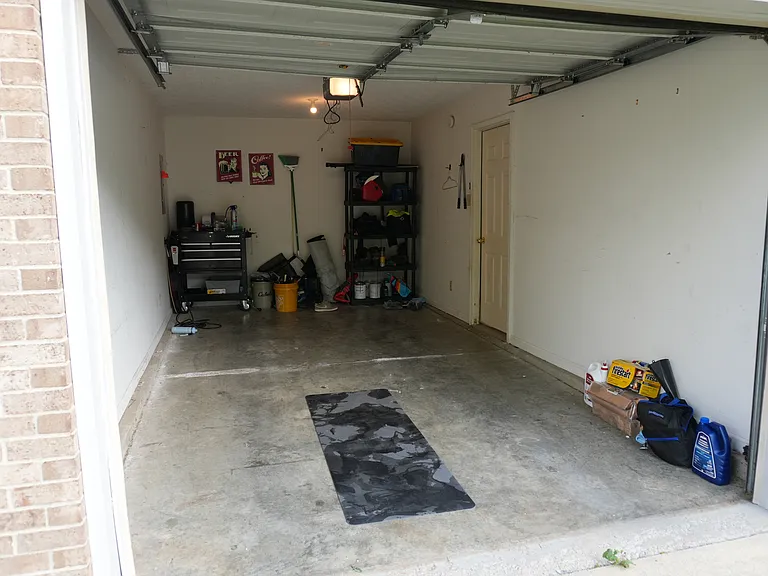 2100 Stonewood Ln — Photo 34