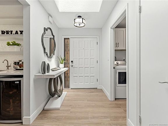 4th image of 164 SE Crestwood Cir #8-64